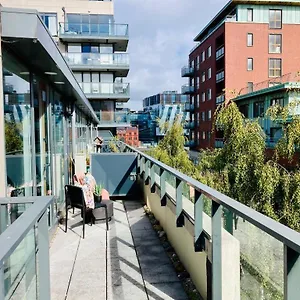 Charming Duplex In Grand Canal Dublin